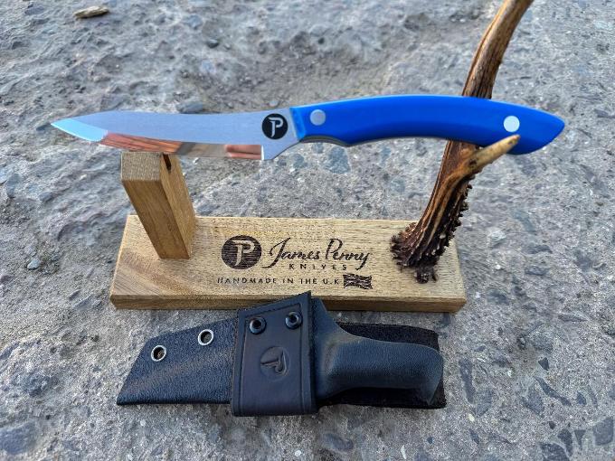 4 inch drop point hunting knife on stand