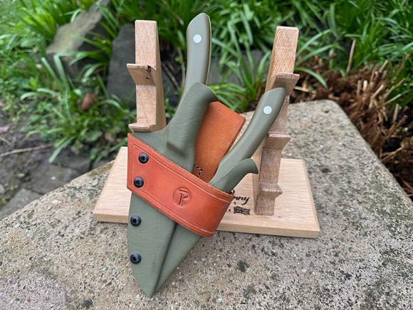 hunting knife set in sheath